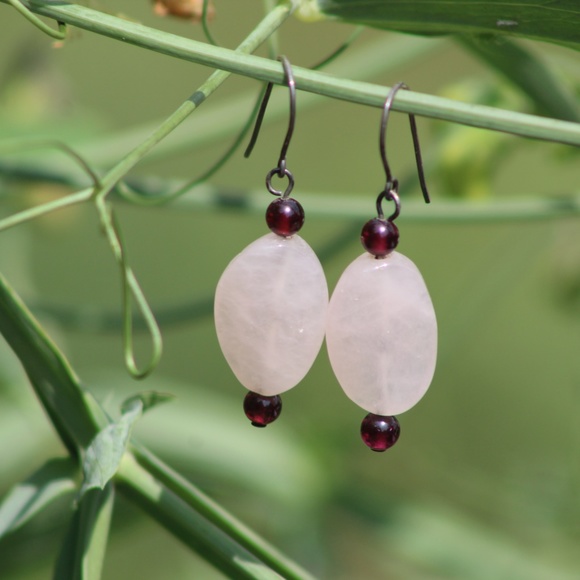 Sweet Vintage Rose Quartz Drop Earrings - Picture 1 of 1